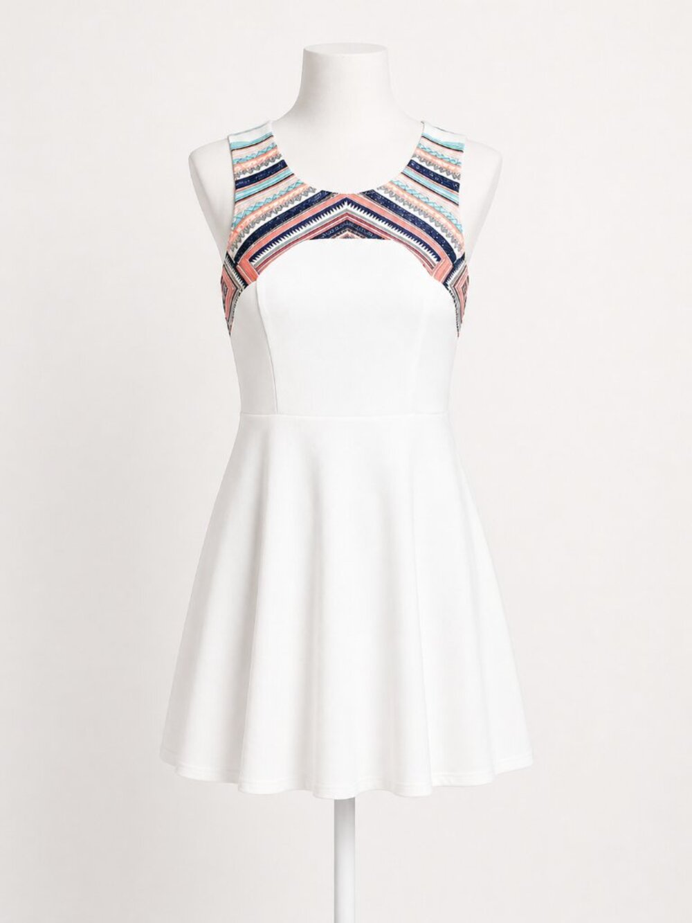 Jodi Kristopher Fit & Flare Dress Size 3Jr White w/Geometric Print on Top EUC